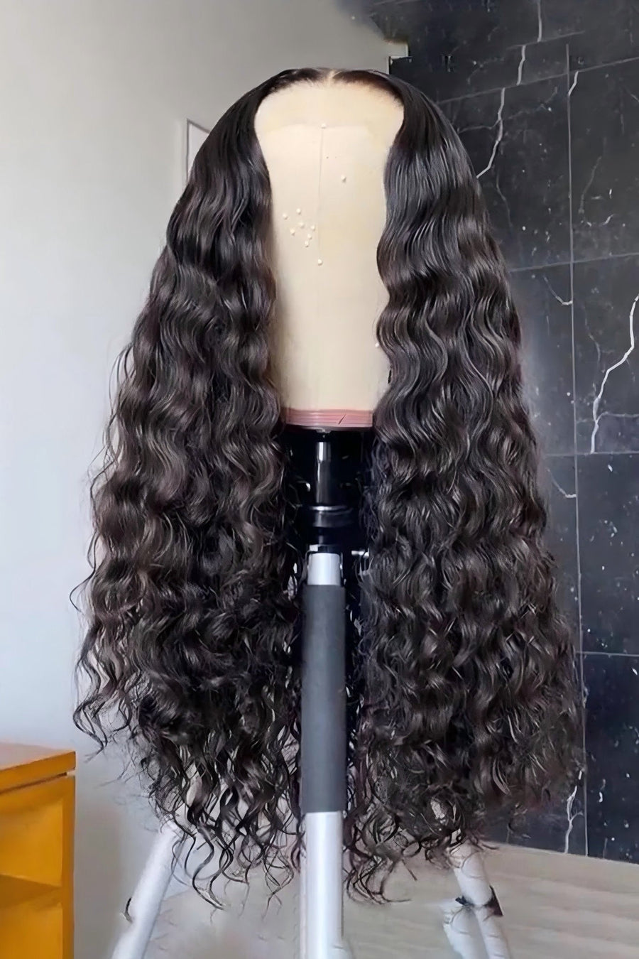 Gallery Style Wavy Wigs 053